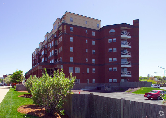 Building Photo - The Horizons at Paragon Park