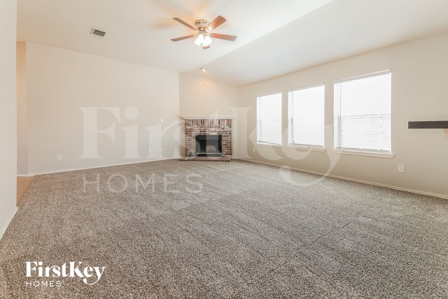 Building Photo - 2064 Fairview Dr