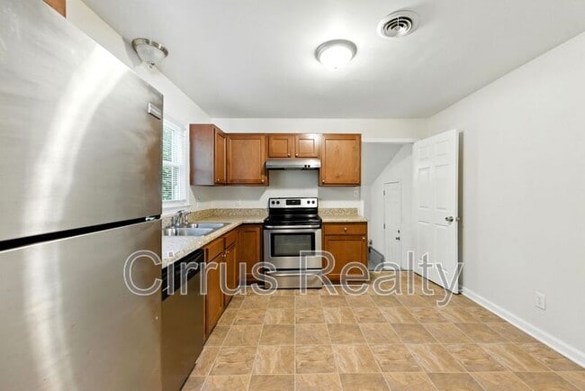 Building Photo - 2113 Victoria Blvd