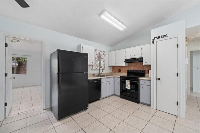 Building Photo - 245 Moonbeam Rd