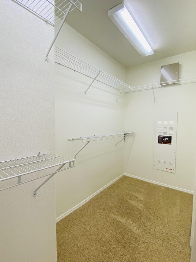 Building Photo - 5577 N Plum Ln