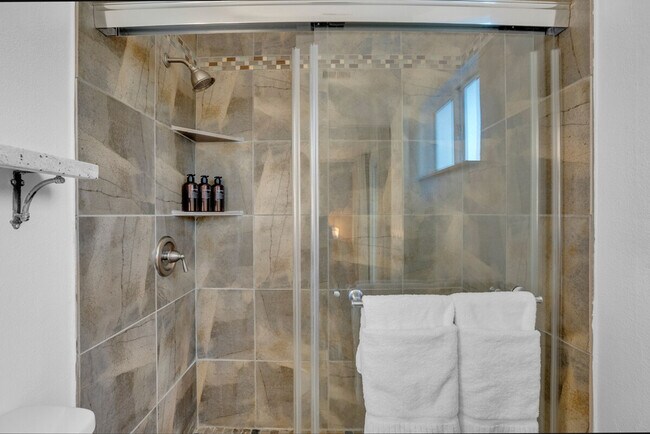 Building Photo - 5805 Silver Creek Valley Pl