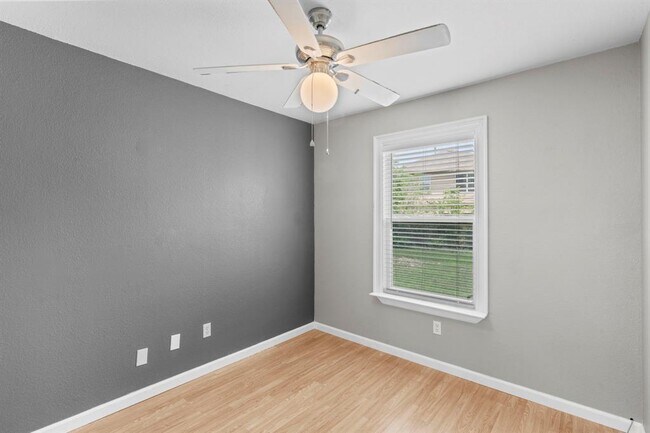 Building Photo - 112 Briarwood Ct