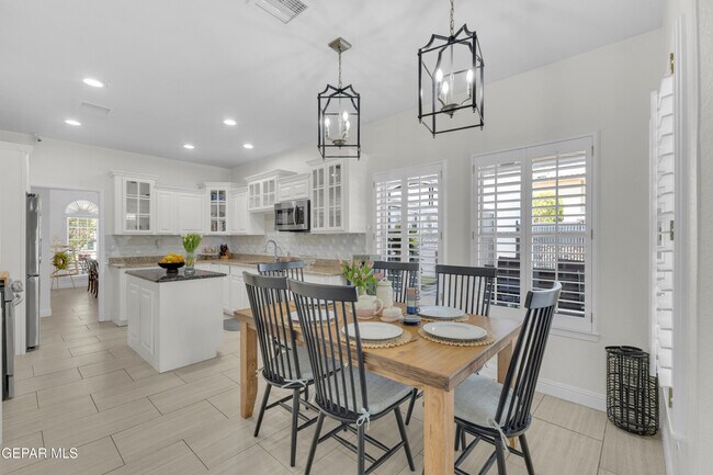 Building Photo - 2085 Paseo Del Prado Dr