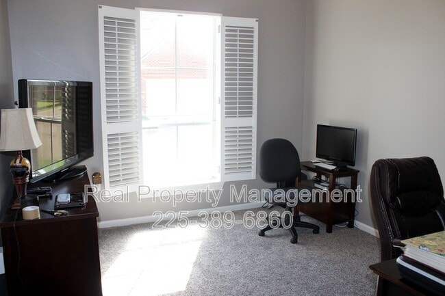 Building Photo - 3938 Garden View Dr