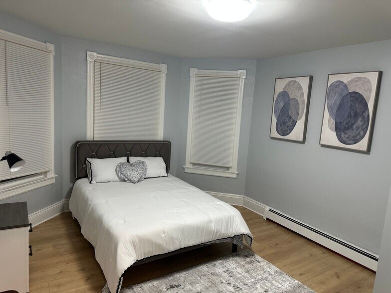 Building Photo - 63 Whitmore St