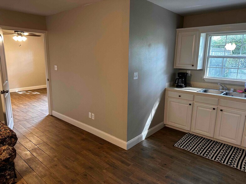 Building Photo - 11773 County Rd 140