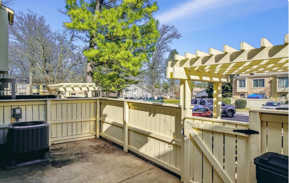 Building Photo - 8851 Welbeck Way