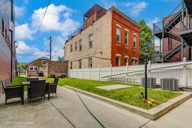 Building Photo - 522 N Armour St