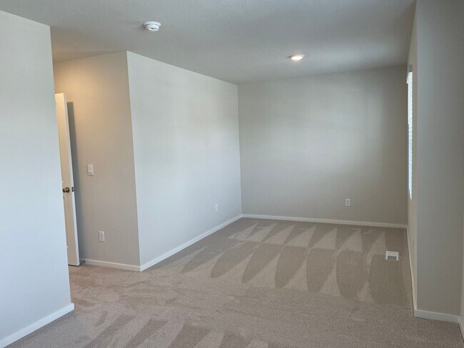 Building Photo - Stunning 4 Bed, 2.5 Bath Home with Premium Finishes, Spacious Layout, and Fenced Backyard!