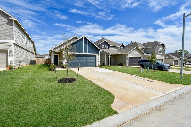 Building Photo - 14042 Chinook Dr