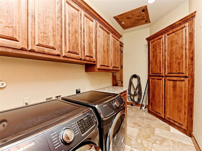 Building Photo - 26505 Masters Pkwy