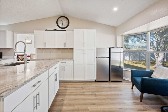 Building Photo - Spacious 3/2 Single Family Home in Spring Hill