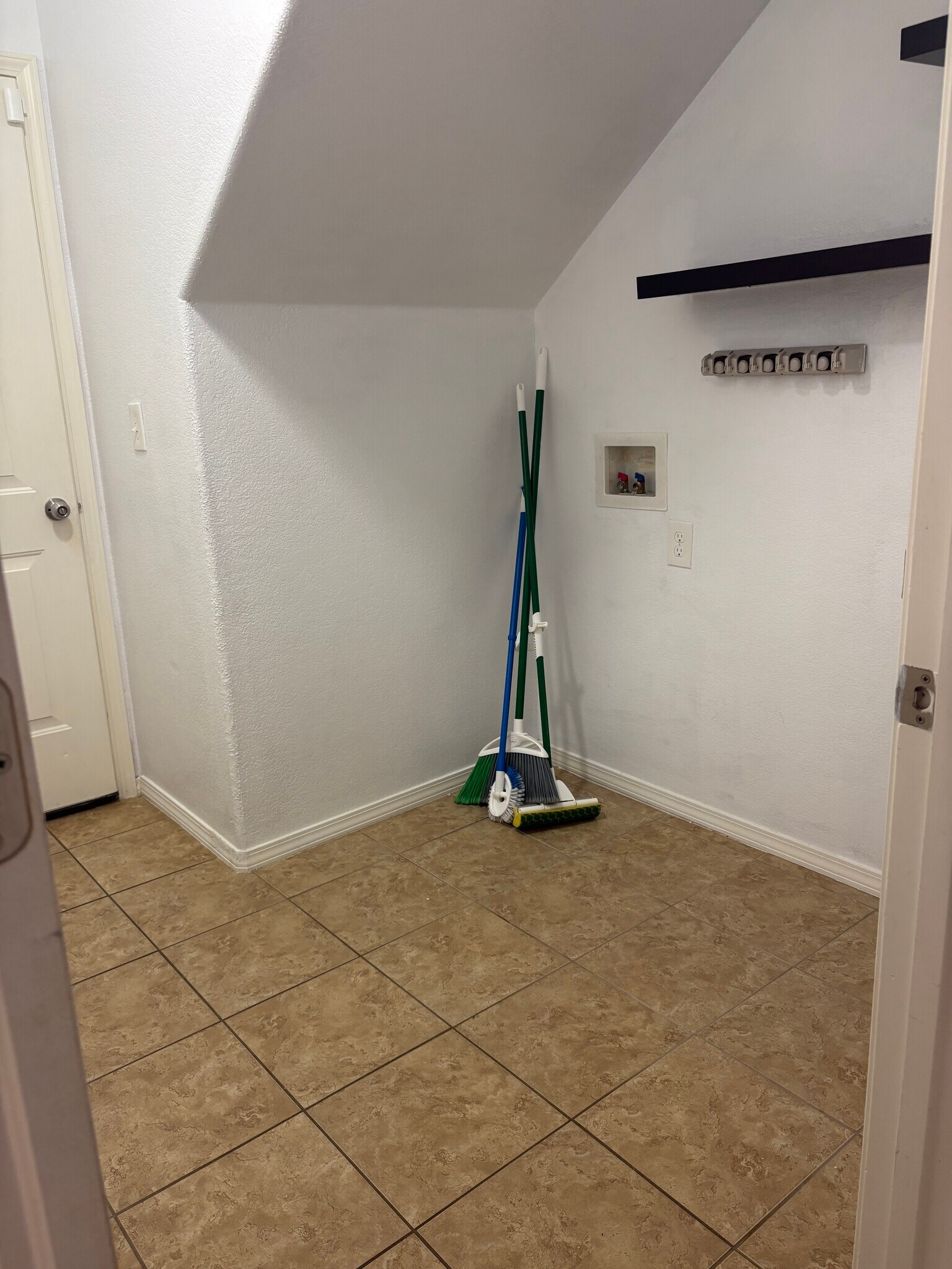 Laundry room with washer & dryer hookups - 4208 SW Fieldstone Blvd