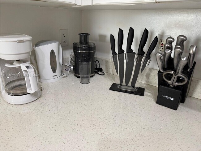 Building Photo - 17150 N Bay Rd