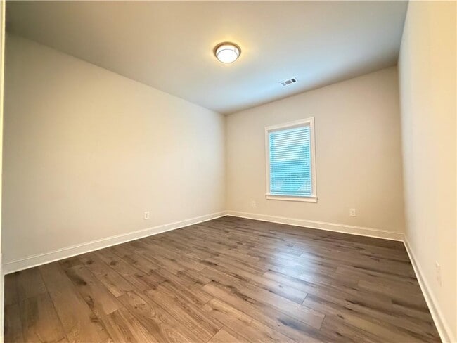 Building Photo - 1545 Dahlia Dr