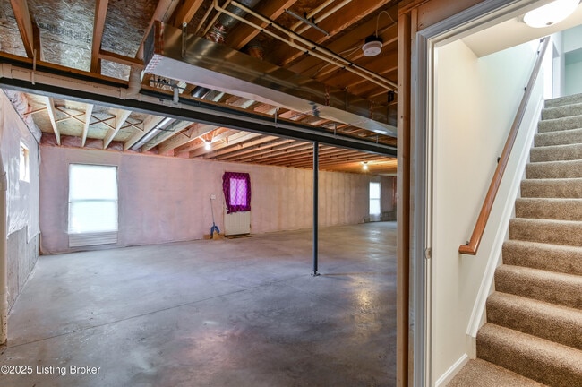 Building Photo - 220 Rockcrest Way