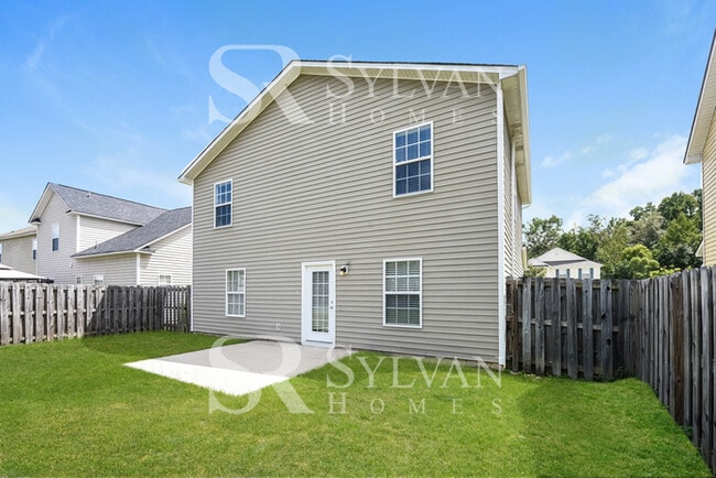 Building Photo - Spacious 4BR 2.5BA Home