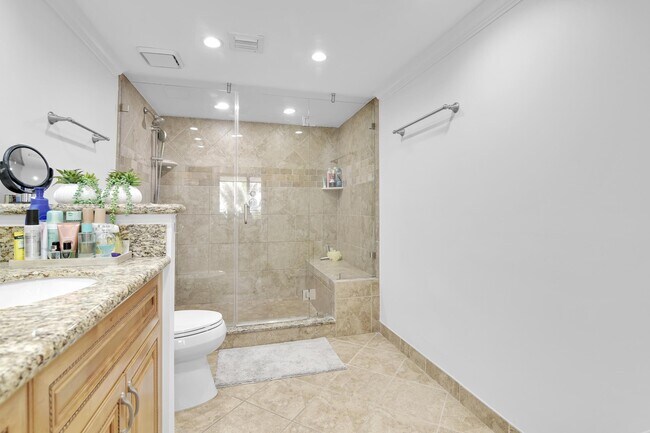 Building Photo - 1167 Hillsboro Mile
