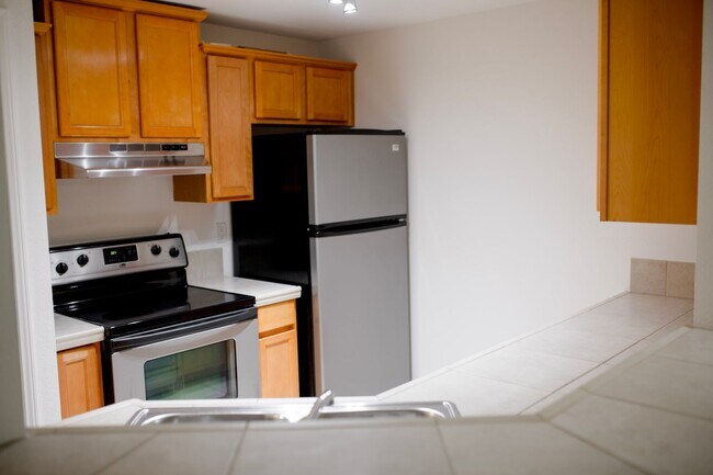 Building Photo - Two Bedroom Two Bathroom Everett Condominium