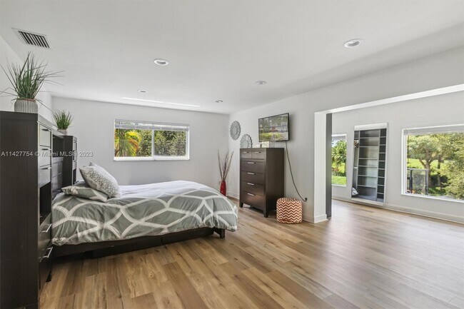 Building Photo - 6300 SW 144th St