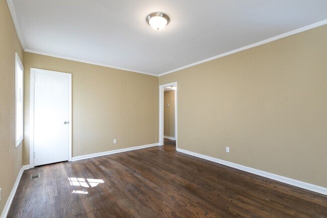 Building Photo - Charming 3BR/1.5BA in Sought-After Pleasan...