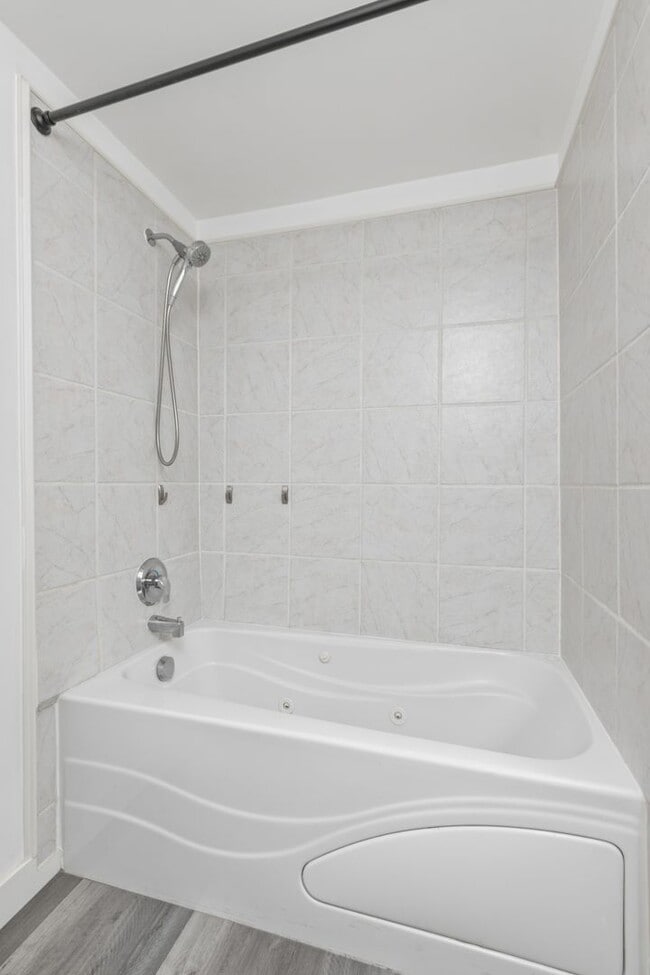 Building Photo - 2bd/1.75ba Redmond Condo