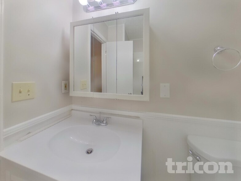 Building Photo - 4621 Cedar Brook Dr SE