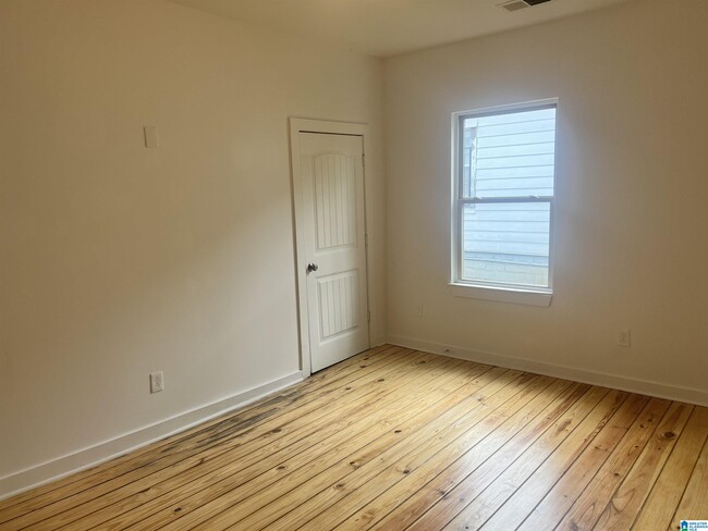 Building Photo - 309 Iota Ave S