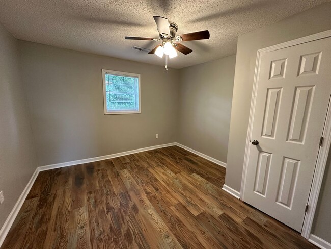 Building Photo - 1216 Ferron Ave