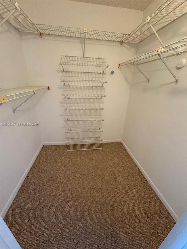 Building Photo - 900 NE 195th St