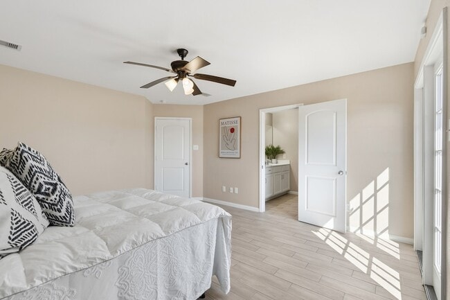 Building Photo - 1001 Strawberry Ridge Dr