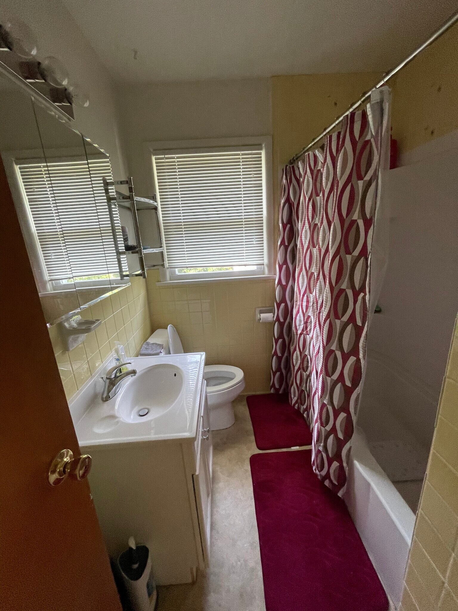 Building Photo - 425 E Wylie St