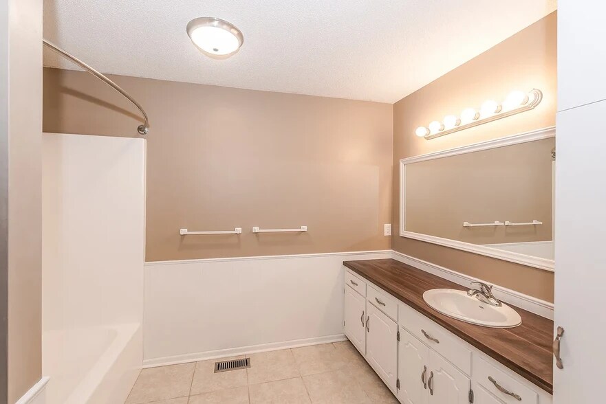 Building Photo - 5400 Beam Lake Dr