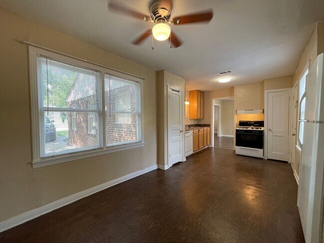 Building Photo - COMING SOON 2 BEDROOM 1 BATH HOME IN TCU AREA