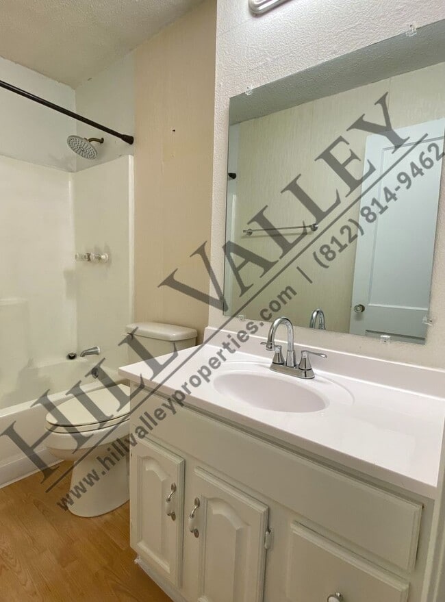 Building Photo - Two Bedroom Home