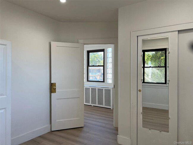 Building Photo - 28 Walt Whitman Rd