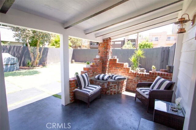 Building Photo - 11525 Moorpark St