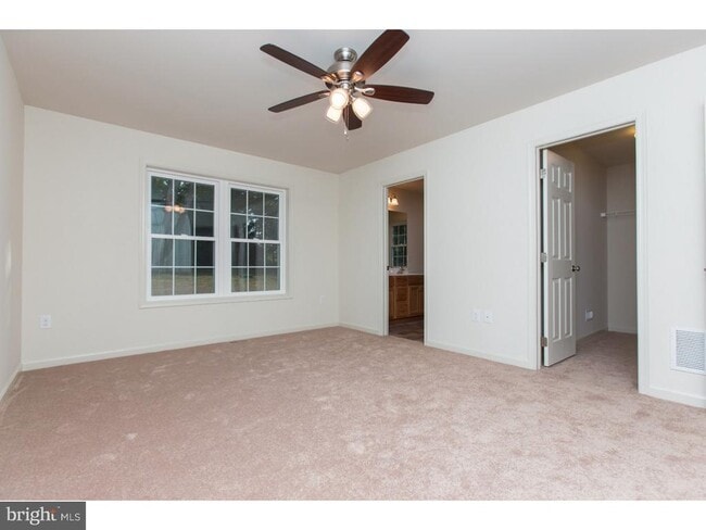 Building Photo - 233 W Woodview Rd
