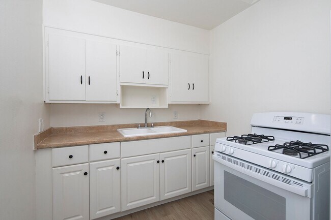 Building Photo - *WINTER MOVE-IN SPECIAL*  Charming 1 Bedroom Near SDSU with Parking!