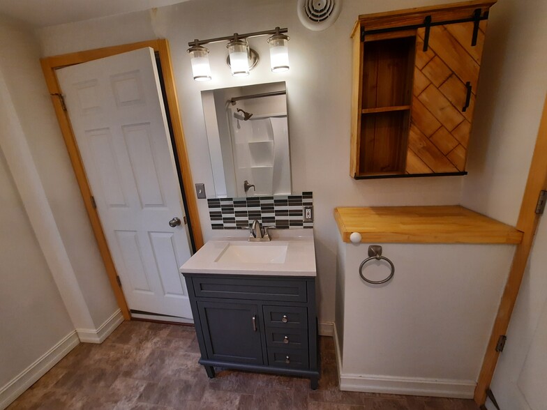 VANITY CUSTOM LIGHTING - 247 Main St