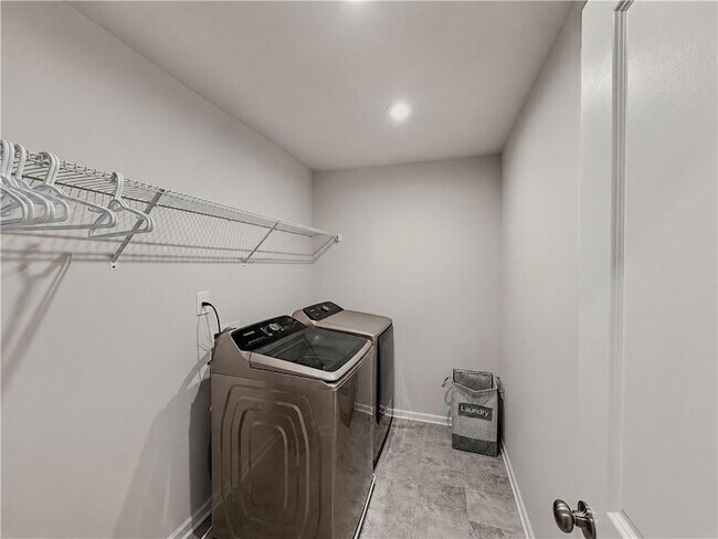 Building Photo - 45 Woodford Dr