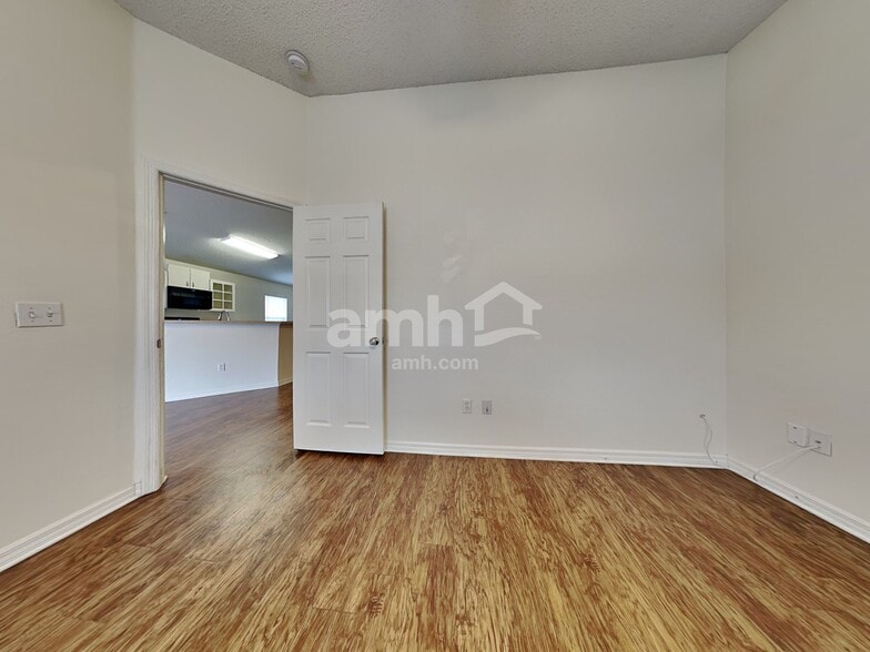 Building Photo - 25209 Hyde Park Blvd