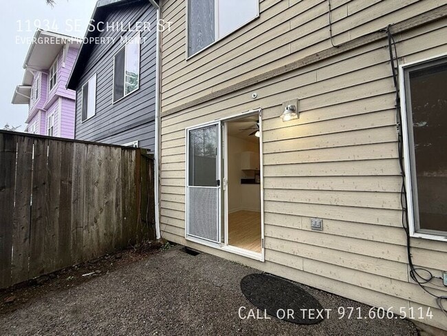 Building Photo - 11934 SE Schiller St