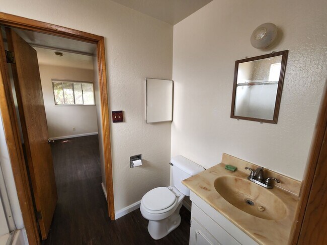 Building Photo - Racetrack 2