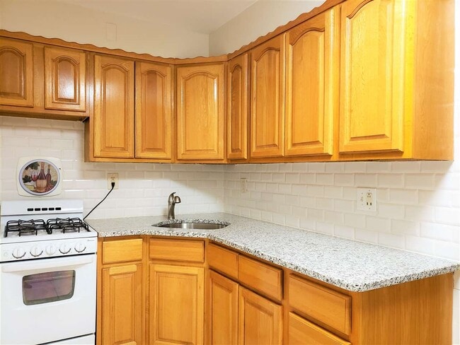 Building Photo - 728 29th St