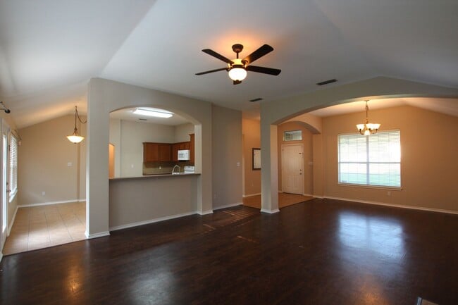 Building Photo - Coming Soon! 3 Bedroom 2 Bathroom Home in ...