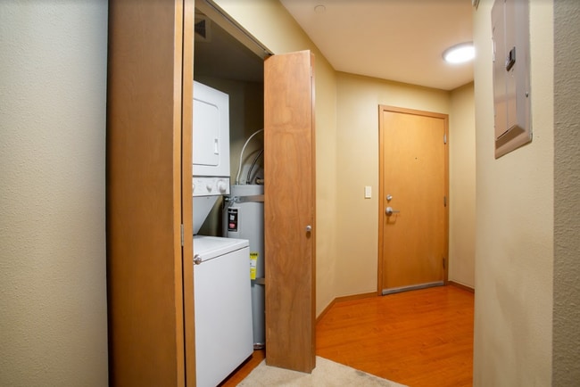 Building Photo - 1125 E Olive St