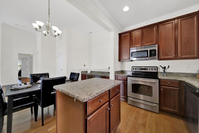 Building Photo - Lovely Two Bed Two Bath Townhome in Ballan...
