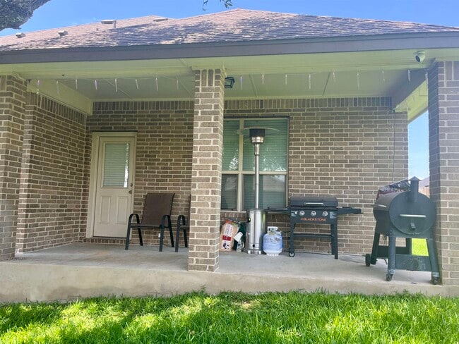 Building Photo - 1333 Spicewood Dr
